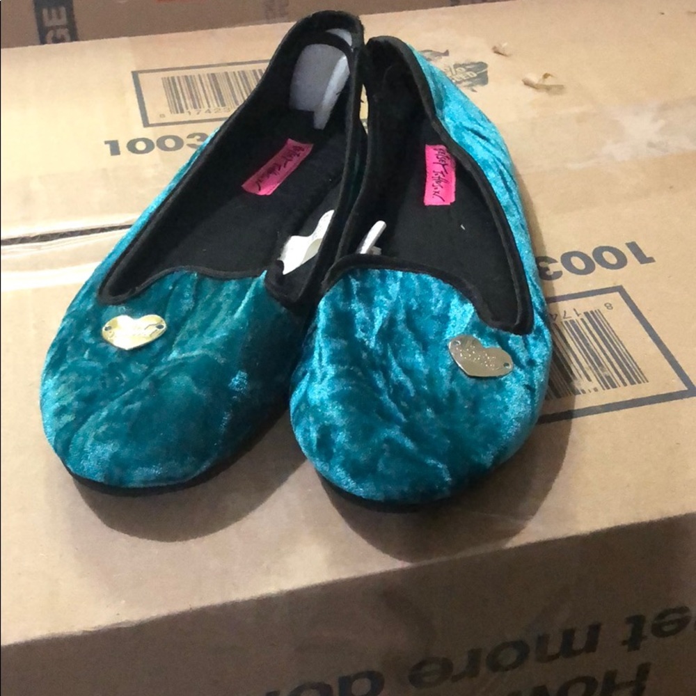 Women’s shoes